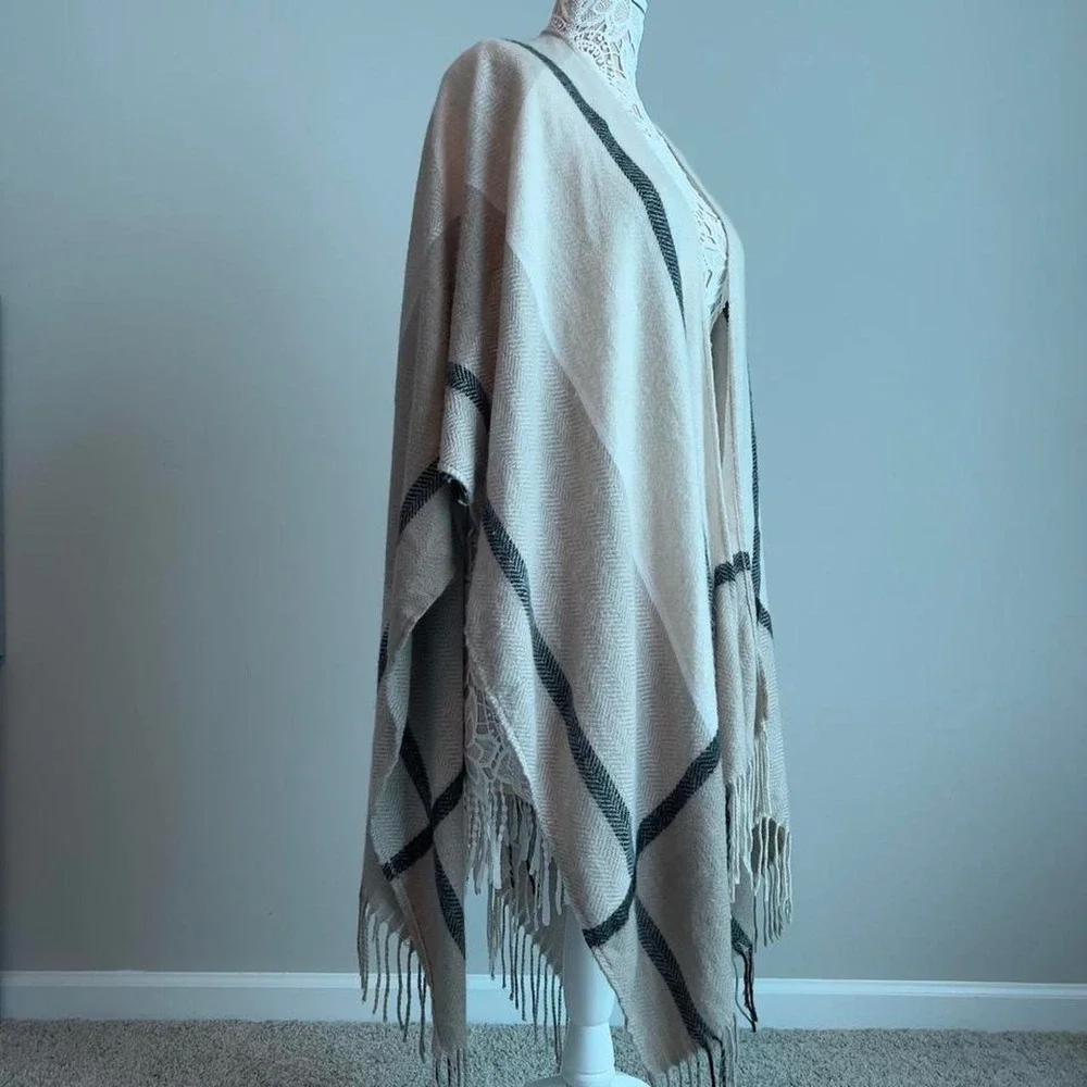 Three Dots Miranda Plaid Cashmere Blend Fringe Wrap Poncho Shawl OSFM Cream Tan